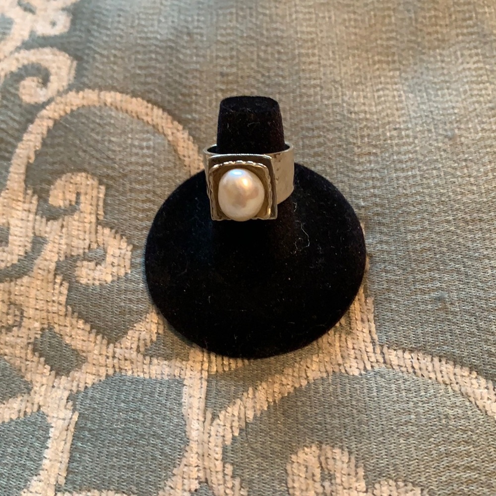 Silpada ring with pearl
